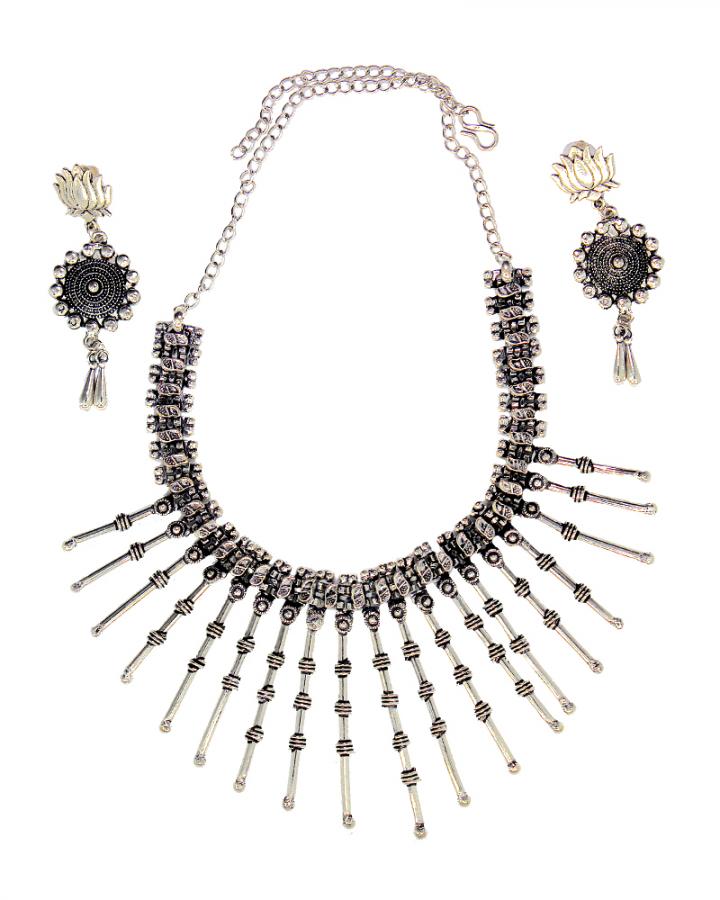 Hazel Lily Necklace Set