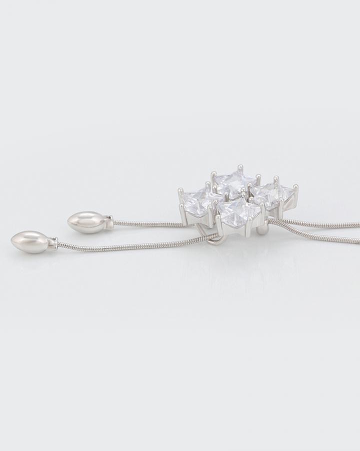 STAR-STRUCK NECKLACE